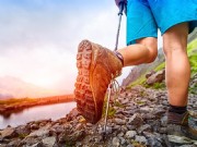 Wanderer auf dem Weg zur Ferienwohnung für Aktivur
